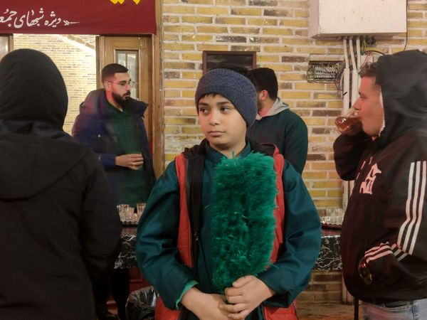 فعالیت چایخانه حضرت زهرا(س) نیشابور در هوای سرد زمستانی 