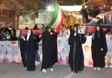 اجتماع عظیم مردم انقلابی شهرستان فیروزکوه در یادواره شهدای مدرسه شجره طیبه میناب