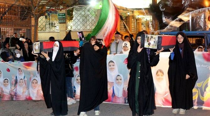 اجتماع عظیم مردم انقلابی شهرستان فیروزکوه در یادواره شهدای مدرسه شجره طیبه میناب