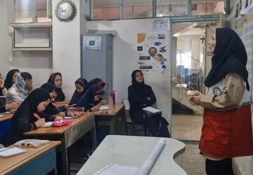 آموزش کمک‌های اولیه در دبستان شهیده سمیه شهرستان قرچک