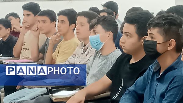 جلسه تبادل تجربه با رتبه ۵ کنکور در دبیرستان شاهد ابوذر غفاری 