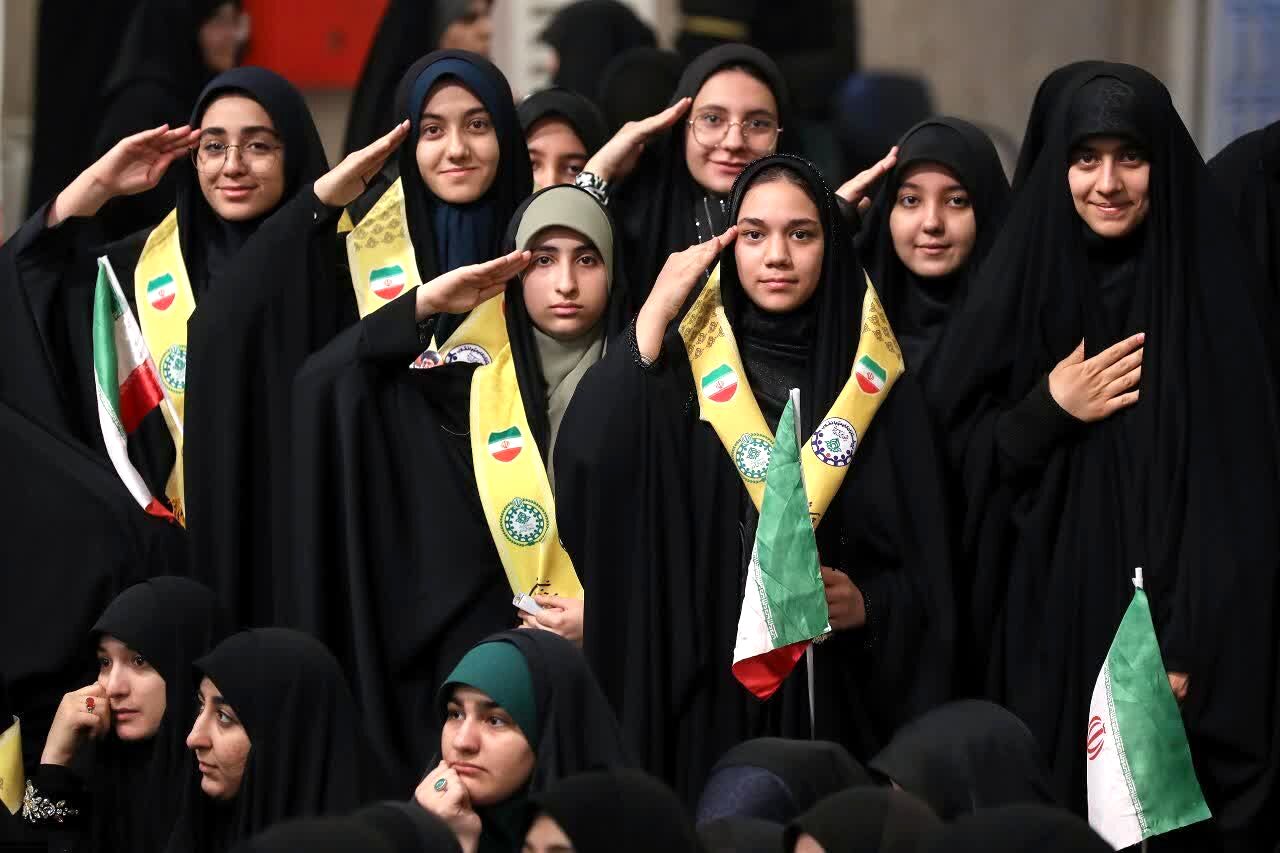 تجربه یک روز شیرین در دیدار نوجوانان با رهبری