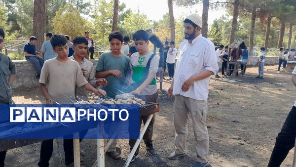 خودکفایی در آشپزی؛ دانش‌آموزان جوجه را از زغال تا سفره رساندند