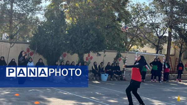 مراسم بزرگداشت هفته تربیت بدنی و ورزش در دبیرستان شاهد هاجر