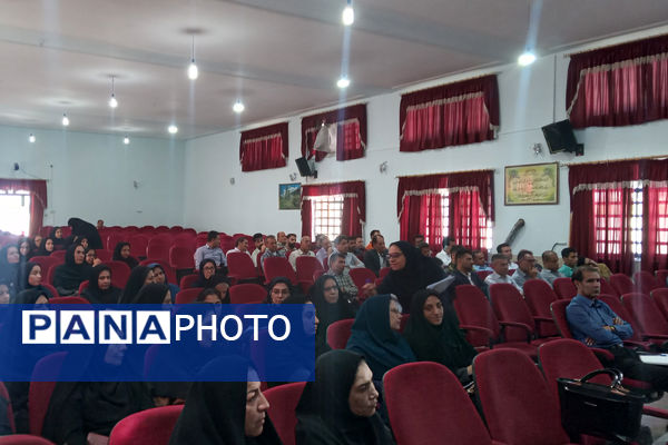 توانمندسازی مدیران مدارس زرقان در آغاز سال تحصیلی 