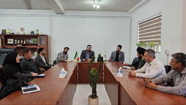جلسه هم‌اندیشی رئیس سازمان دانش‌آموزی استان با مدیران مدرسه