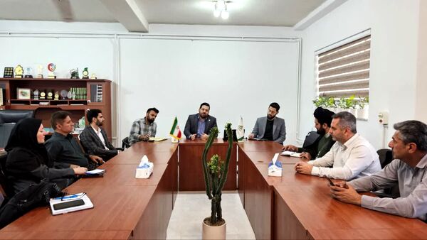 جلسه هم‌اندیشی رئیس سازمان دانش‌آموزی استان با مدیران مدرسه
