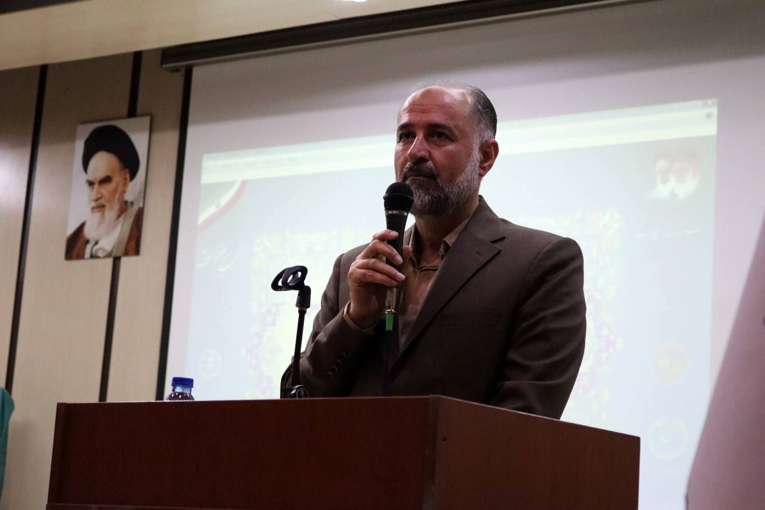 تربیت دانش‌آموزان با تکیه بر ارزش‌های دینی اولویت است