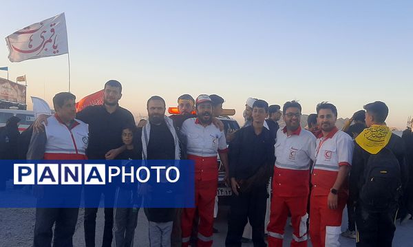  کاروان زائرین پیاده دانش‌آموزی در نیشابور