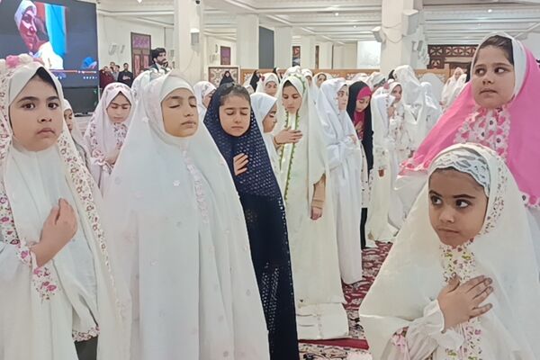 برگزاری جشن ۱۰۰۰ دانش‌آموز دختر روزه اولی در شیراز