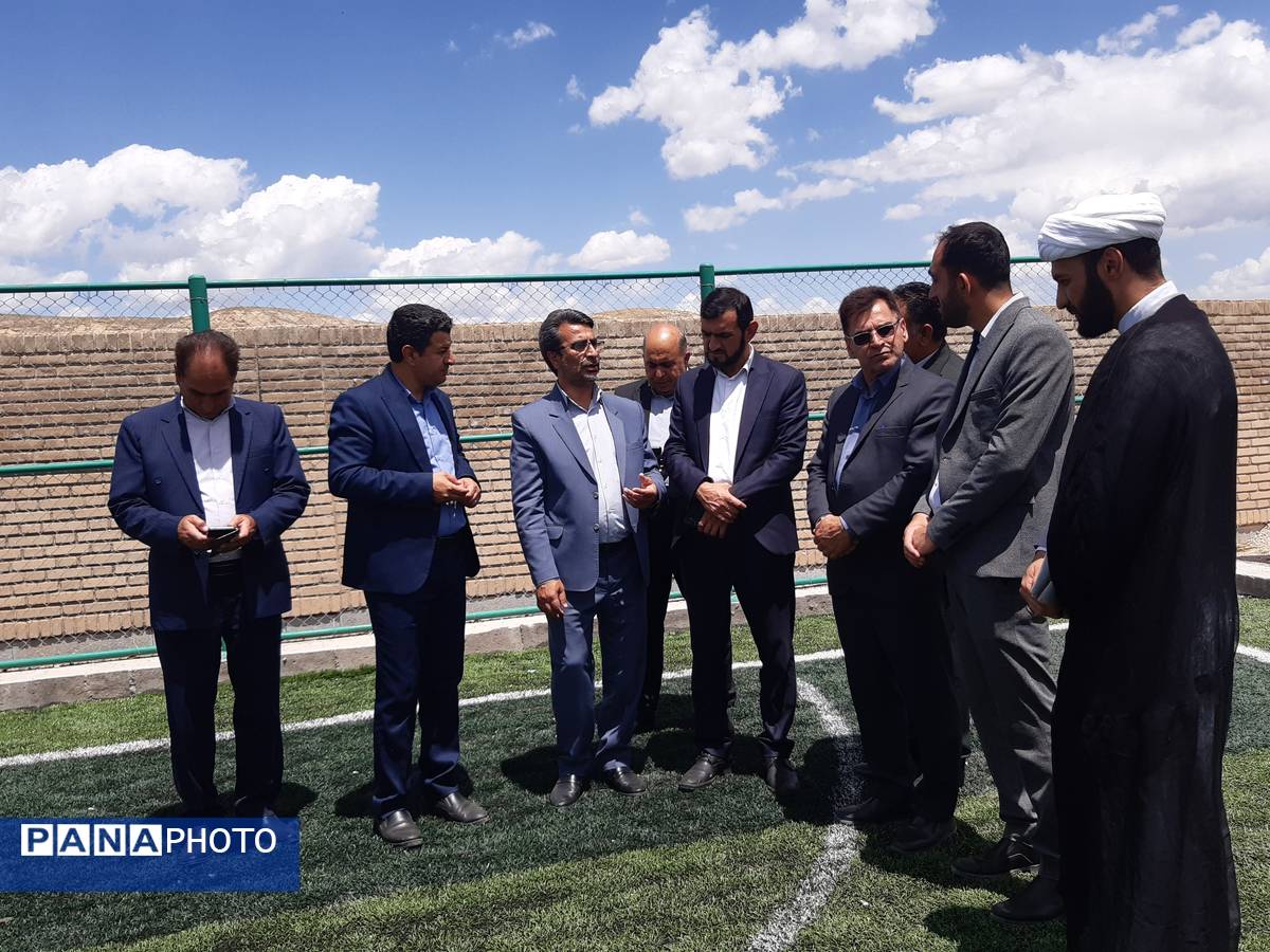 افتتاح زمین چمن مصنوعی در دبستان شهید اسفندیاری شهرستان هلیلان 