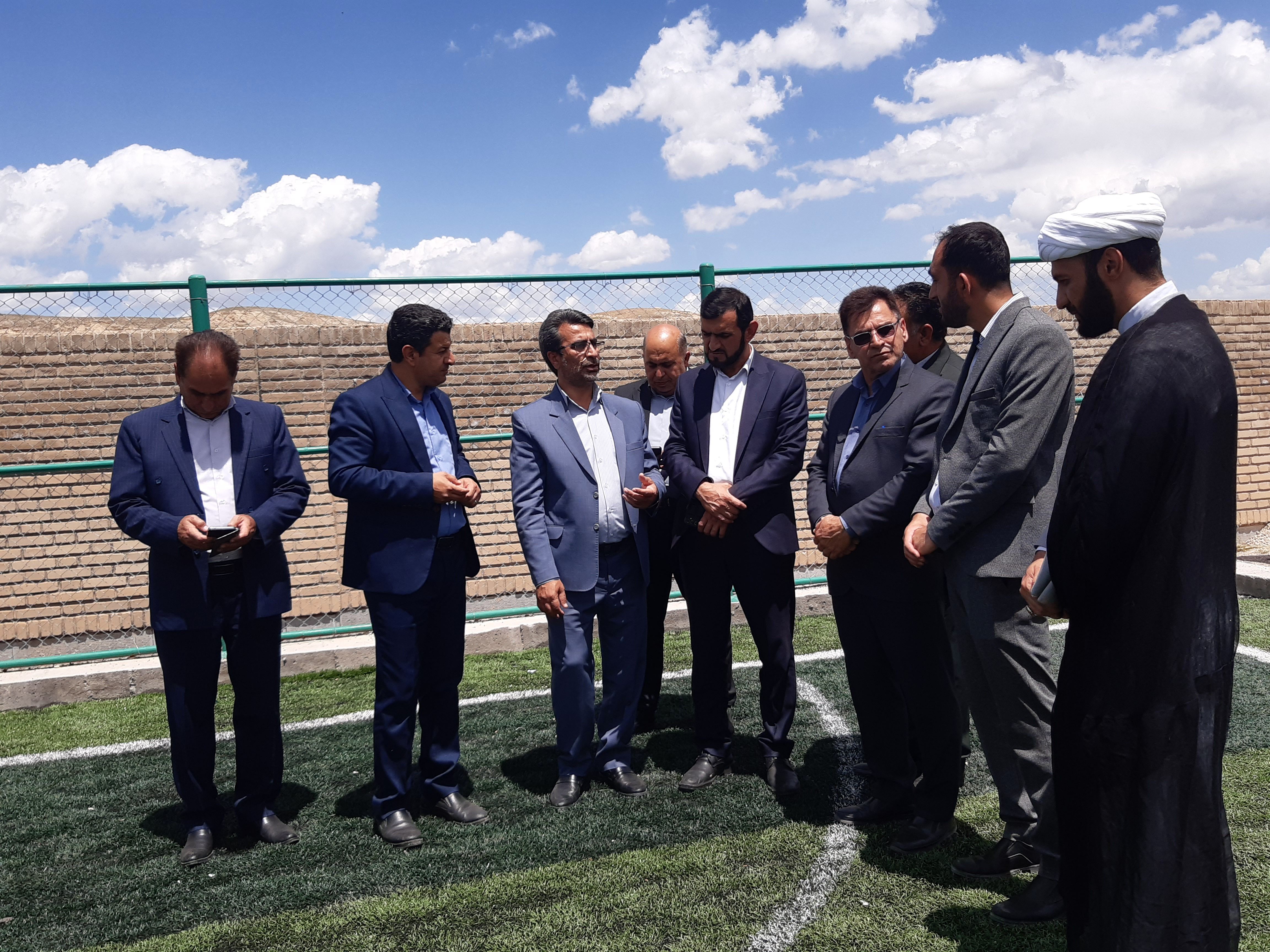 افتتاح زمین چمن مصنوعی در دبستان شهید اسفندیاری شهرستان هلیلان 