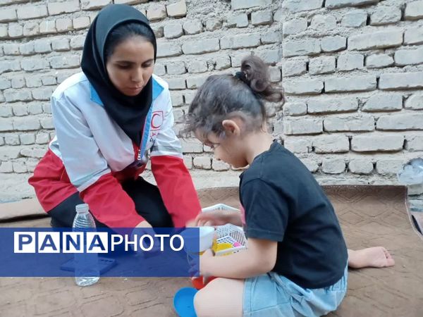 جشن غدیرخم توسط تیم‌های سحر هلال احمر در روستای زلزله‌زده محمدیه