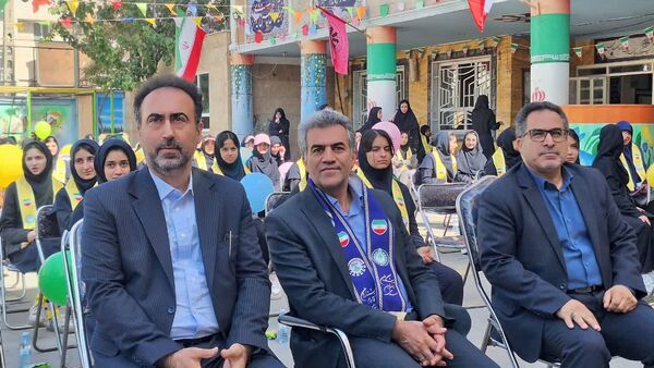 آیین متمرکز استانی جشن عاطفه‌ها‌ در دبیرستان فرزانگان یک ناحیه یک کرج 