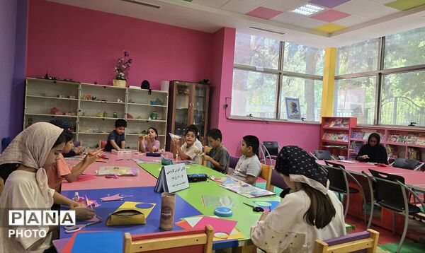 دنیایی از رنگ‌ها و تخیل در دستان کوچک کودکان