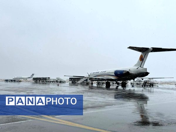 ۱۳ ساعت بعد از بارش برف در فرودگاه شهید هاشمی نژاد مشهد
