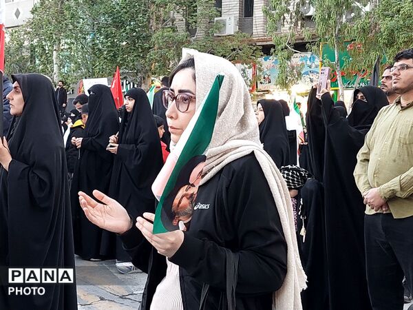 حضوری از جنس نور در چهلم رهبر انقلاب