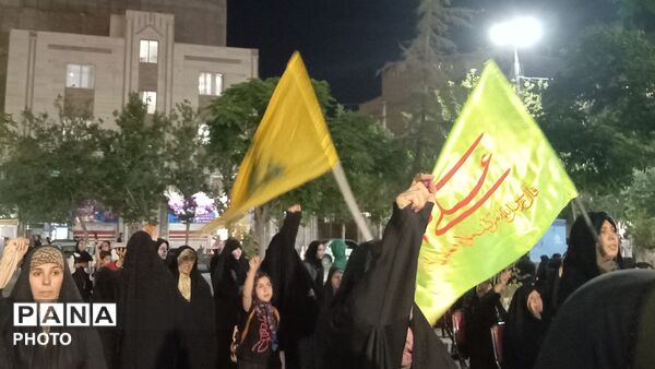 تجمع مردم شهر فردوسیه در دهه امامت در کنار شهدای گمنام