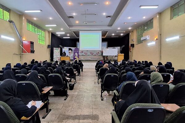 حضور پرشور فرهنگیان ناحیه دو شهرری در کارگاه آموزشی «چگونه میتوانم یک معلم حرفه‌ای باشم»