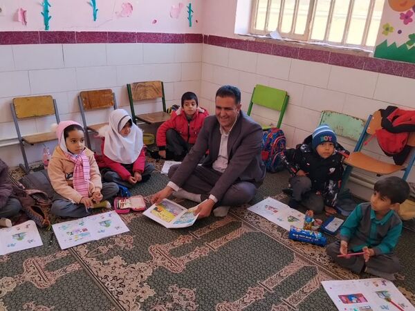 بازدید معاون آموزشی اداره آموزش و پرورش شهرستان خاتم از مدارس روستای خوانسار 