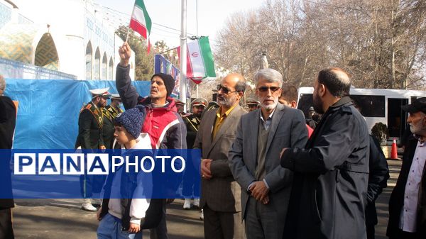  آغاز دهه‌فجر در مصلی کرج