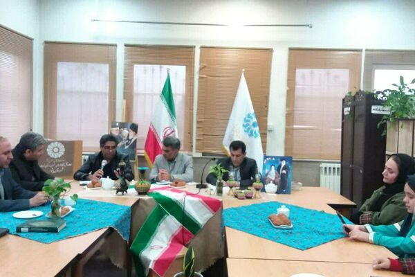 پرتو فجر در کتابخانه پانزده خرداد درخشید؛ عصر شعر انقلاب با حضور شاعران و فرهیختگان
