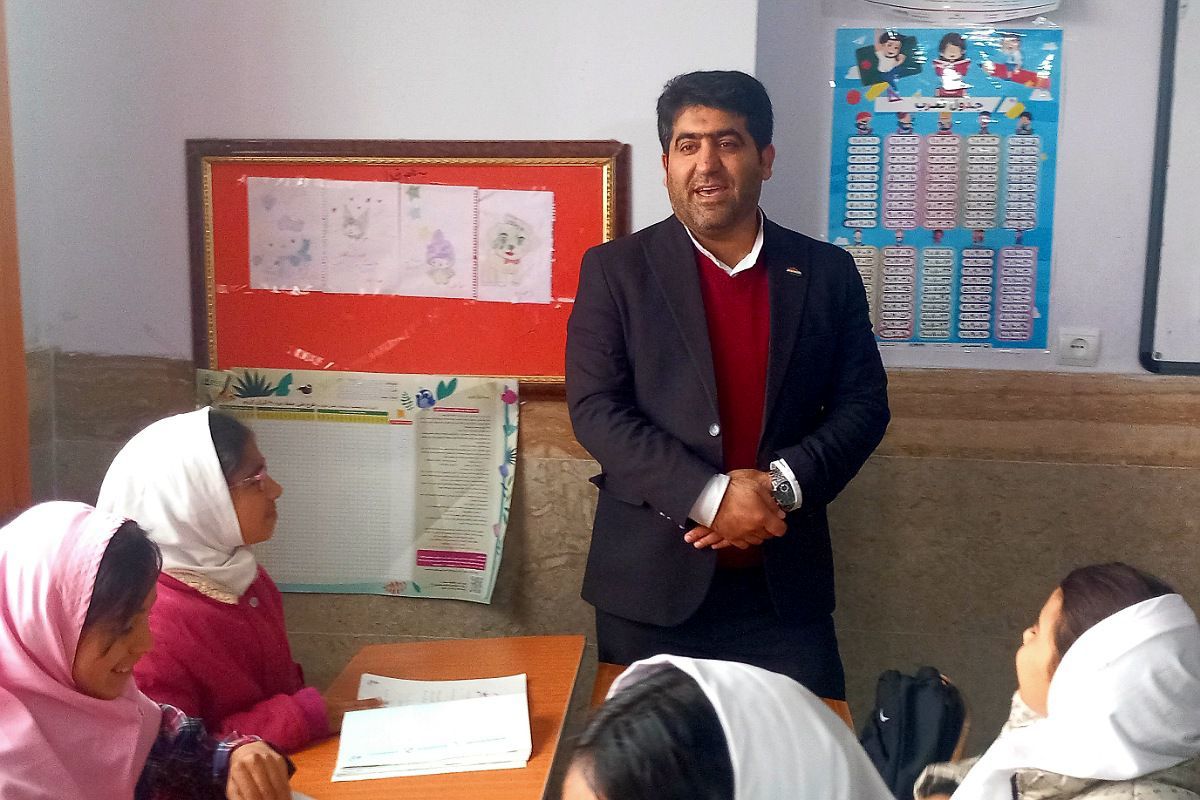 بازدید از مدارس عشایری؛ تلاشی برای ارتقاء کیفیت آموزشی و حمایت از دانش‌آموزان است