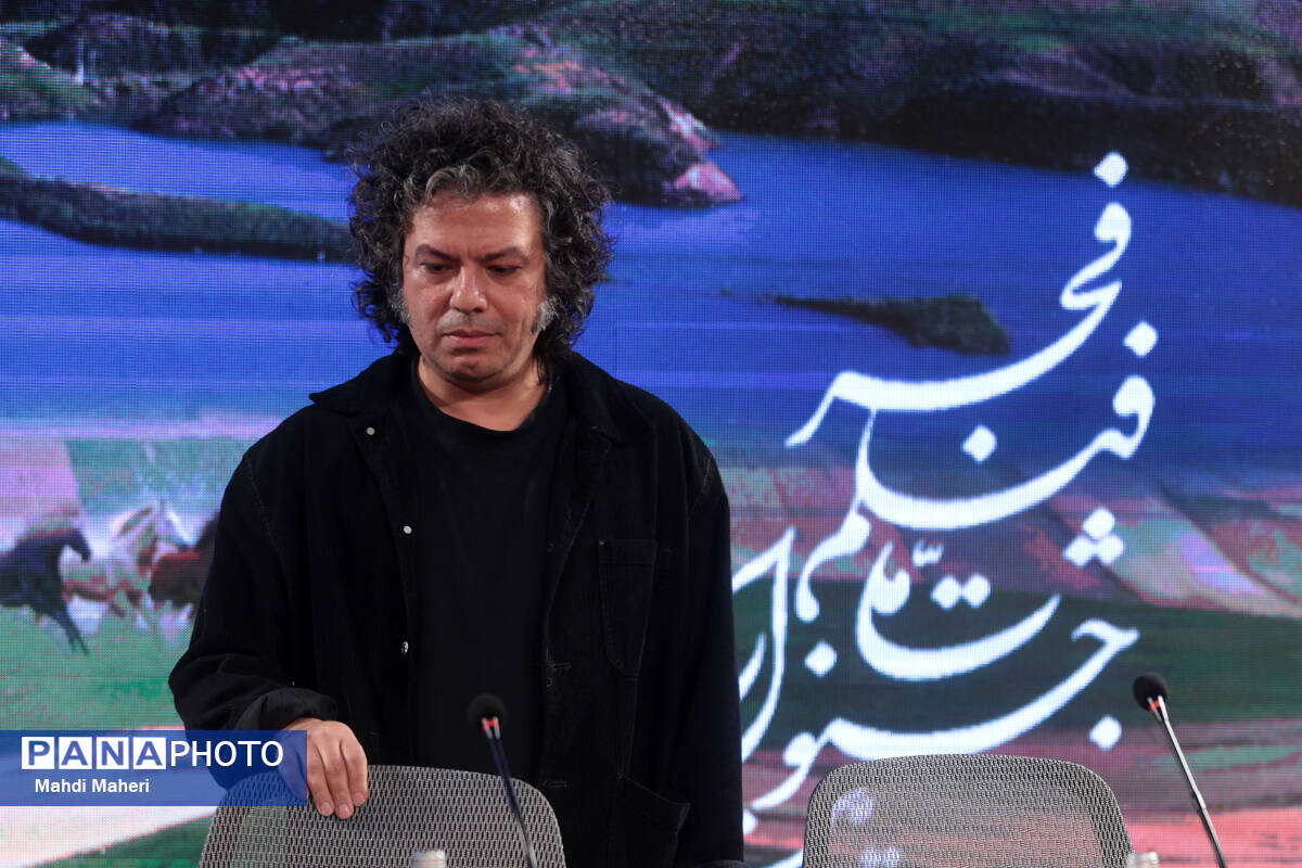 نشست نقد و بررسی فیلم «جهان مبهم هاتف» در چهل و چهارمین جشنواره ملی فیلم فجر