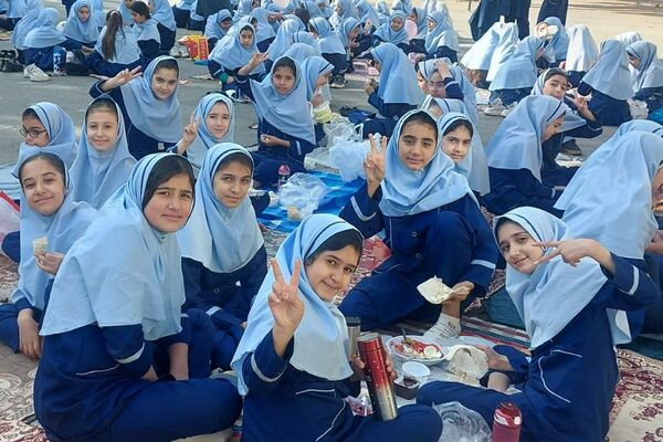 برگزاری جشن تخم‌مرغ‌های رنگی در دبستان قدر بهارستان دو