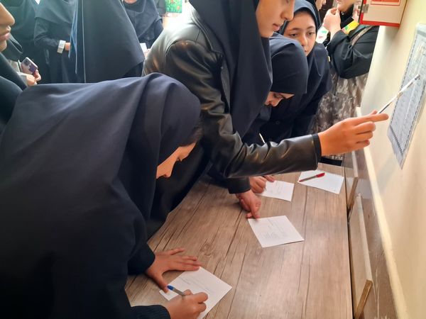 میزبانی پیشتازان مدرسه شهید مدرس در انتخابات شورای دانش‌آموزی