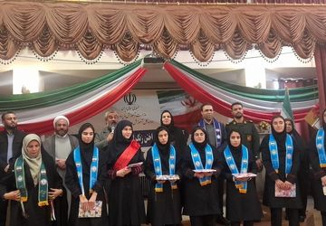 آیین متمرکز منطقه‌ای نواختن زنگ انقلاب در مدرسه فاطمه پزشکی ناحیه ۴ کرج