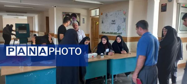 حضور پرشور مردم لرستان پای‌صندوق‌های رأی‌گیری