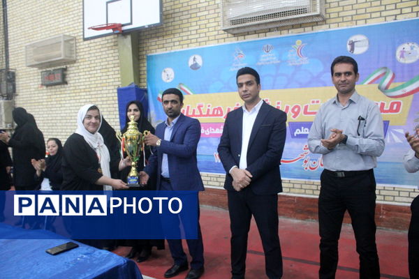 مسابقات تنیس روی میز فرهنگیان یادواره شهدای تربیت‌بدنی در سالن آزادگان استان بوشهر 