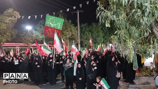 امشب نهاوندی ها پرچم ایران را به اهتزاز در آوردند