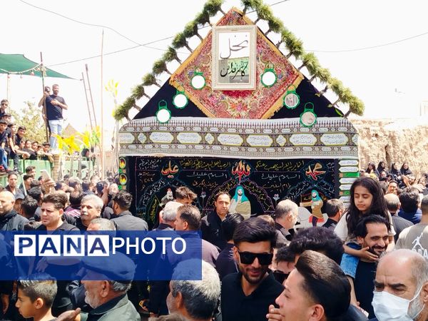 حضور هیات های روستای فدافن در هیئت حسینی در روز عاشورا