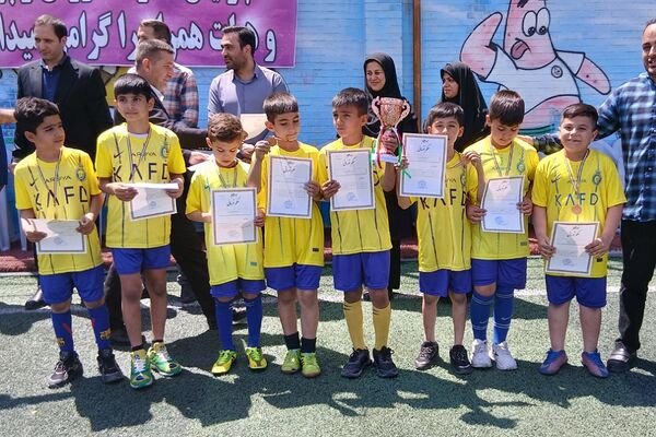 مسابقات مینی فوتبال دانش‌آموزان دوره اول ودوم ابتدایی در بهارستان‌۲