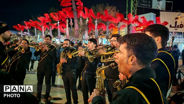 عزاداران علوی در کف خیابان های نیشابوری زنجیر زنی کردند