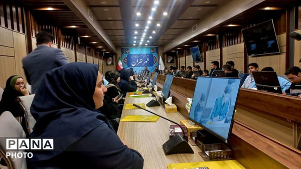 نشست مدیرکل آموزش و پرورش تهران با محوریت ارتقای فعالیت‌های فرهنگی 