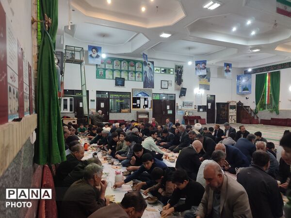 قرائت قرآن، نماز جماعت و افطار در مسجد خاتم پیامبران 