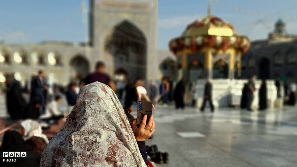 حرم نورانی و دل‌های مشتاق در کنار امام رضا (ع)