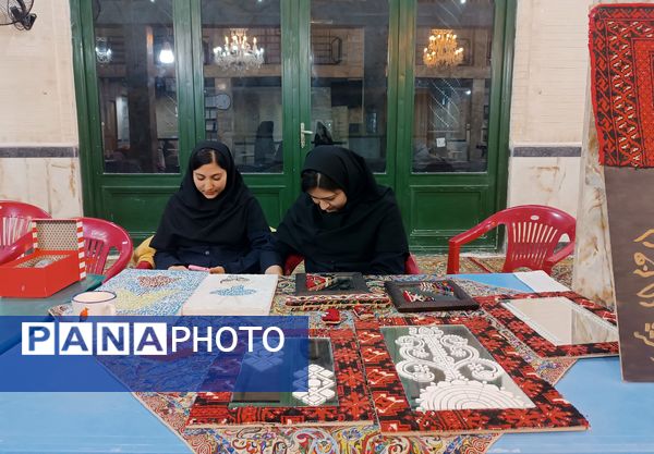 برپایی بازارچه کسب و کار دانش‌آموزی مدرسه توسلی بهاباد