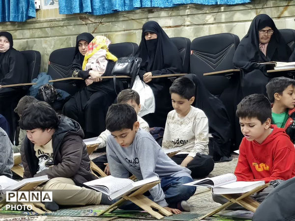 آیین جزءخوانی نوجوانان قمی در بقعه ابن بابویه 