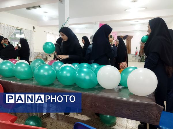 فضاسازی اردوی تمشک توسط دانش‌آموزان و فرهنگیان شهر راز