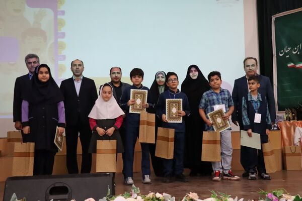 آیین تجلیل از برگزیدگان استانی جشنواره جابربن‌حیان و اصلاح روش‌های آموزش و تحول در محیط یادگیری در البرز