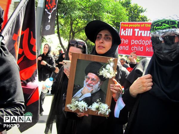 مراسم بدرقه و تشییع آقای شهید ایران در تهران 