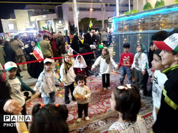 تجمع مردمی در میدان یاقوت ؛ هم‌صدایی مردم برای دفاع از خاک ایران