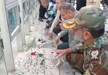 مهمانی لاله‌ها در گلزار شهدای خواجه ربیع برگزار شد