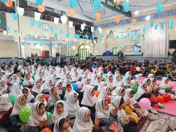 جشن نیمه شعبان دانش‌آموزان باهنر در حسینیه سیدالشهدا