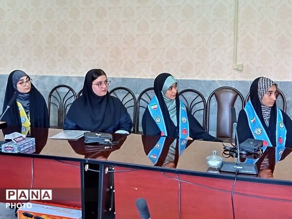 نشست هم‌ اندیشی و آیین تجلیل از دانش‌آموز خبرنگاران پانا در شهرستان کلات 