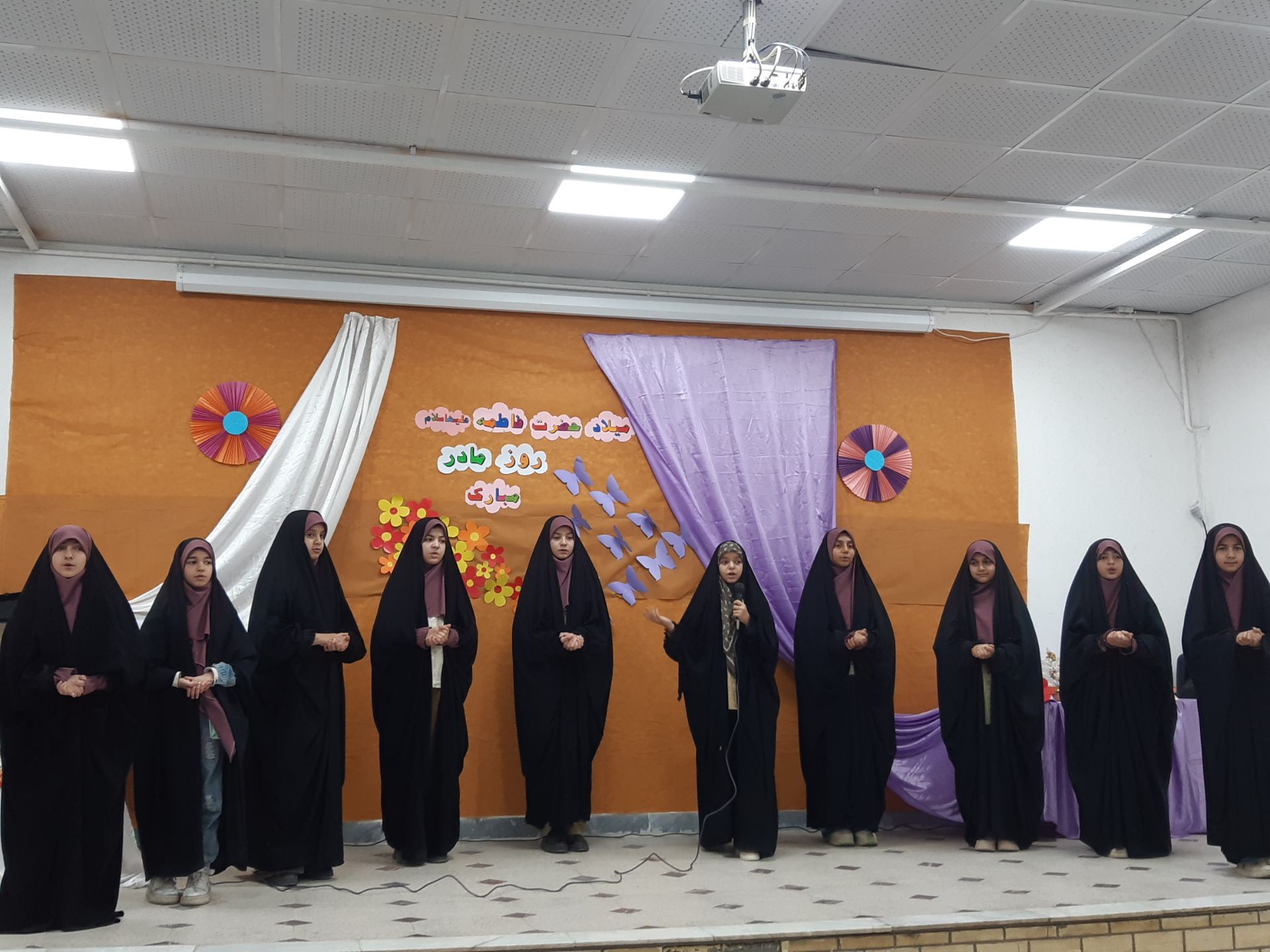 برگزاری مراسم باشکوه روز مادر در فامنین
